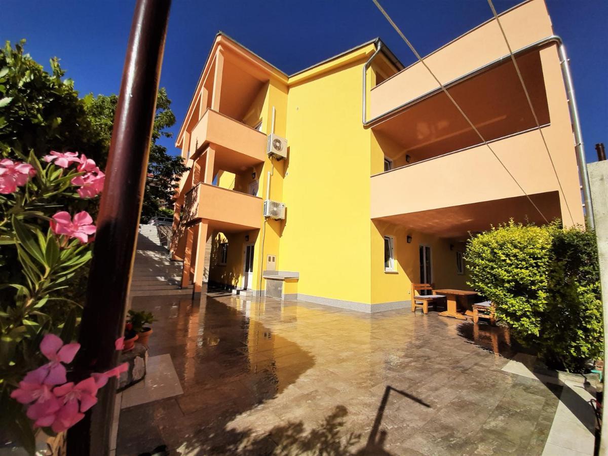 Cozy Apartments With Sea View Novi Vinodolski Exterior photo