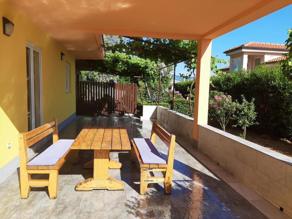 Cozy Apartments With Sea View Novi Vinodolski Exterior photo
