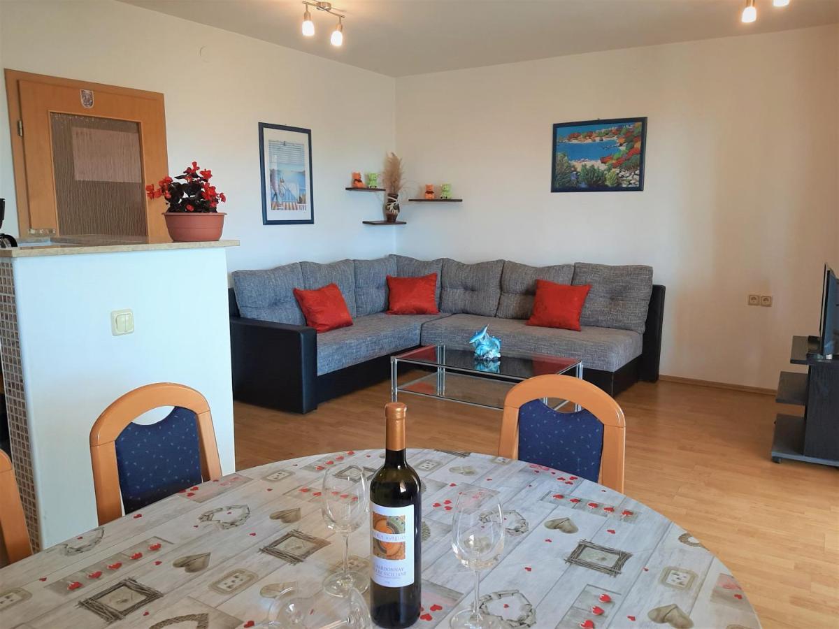 Cozy Apartments With Sea View Novi Vinodolski Exterior photo