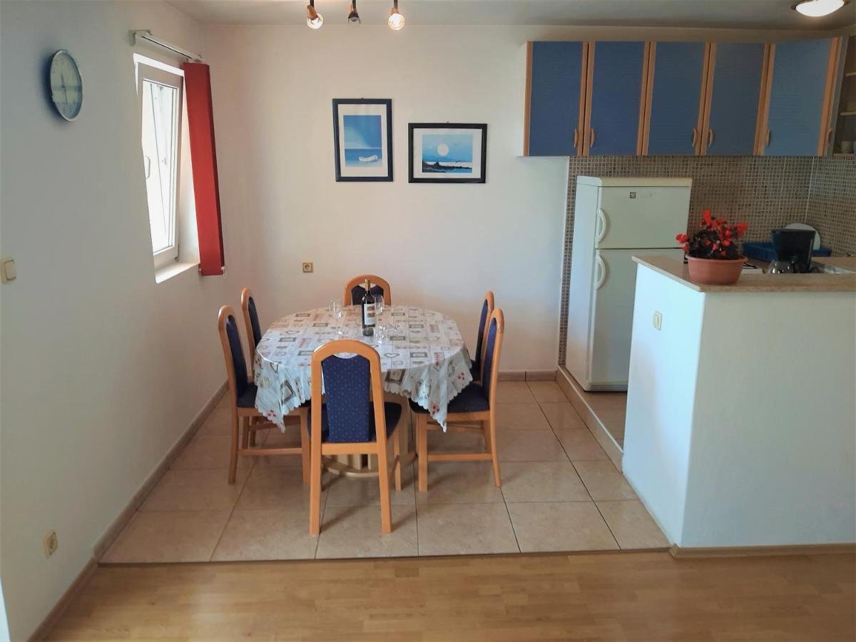 Cozy Apartments With Sea View Novi Vinodolski Exterior photo
