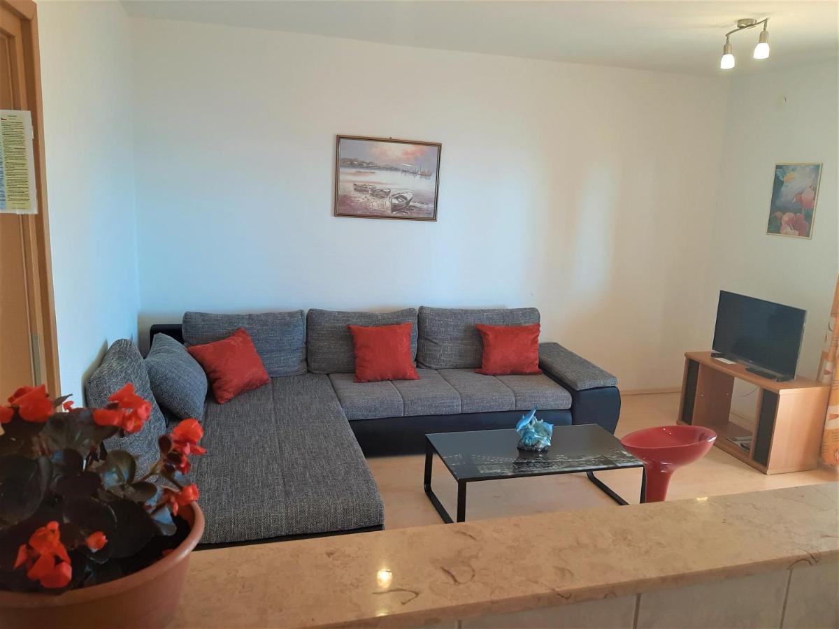 Cozy Apartments With Sea View Novi Vinodolski Exterior photo
